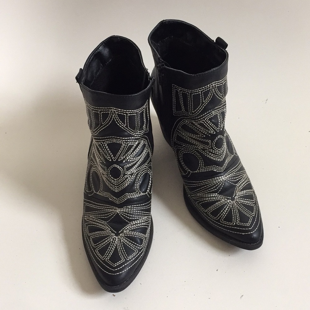 RARE Gypsy Warrior Qupid Newton Booties